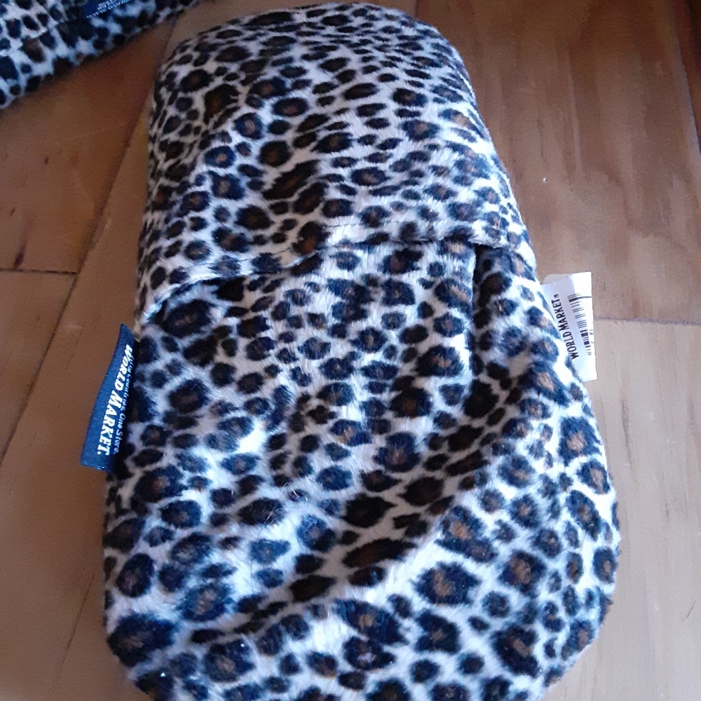 Slippers - Picture 2 of 5